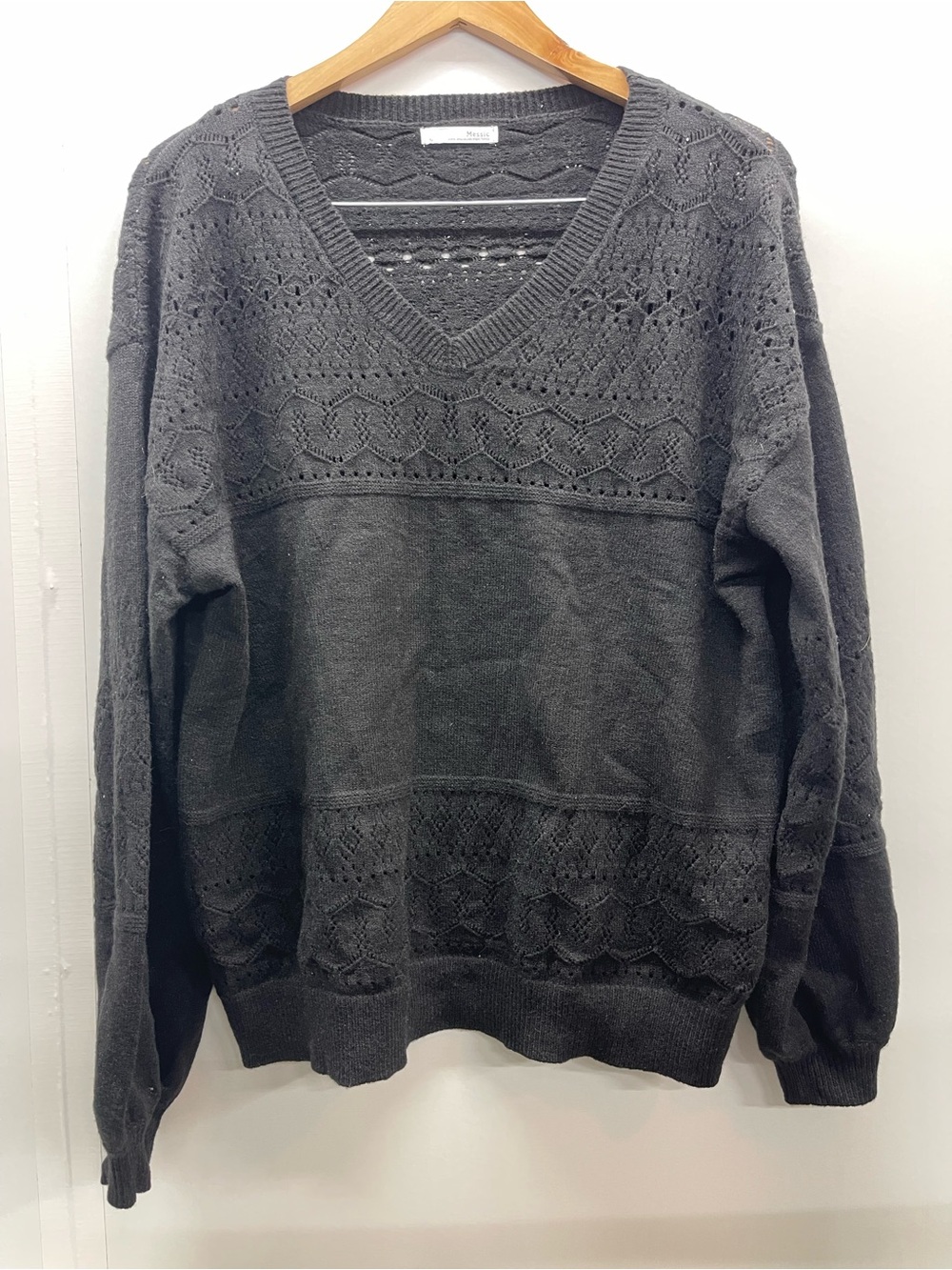 Messic V-Neck Textured Knit Sweater in Black‎